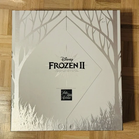 Disney - Saks Fifth Avenue Frozen 2 Anna, NRFB, 1 of 1000, Super Rare - Picture 3 of 4